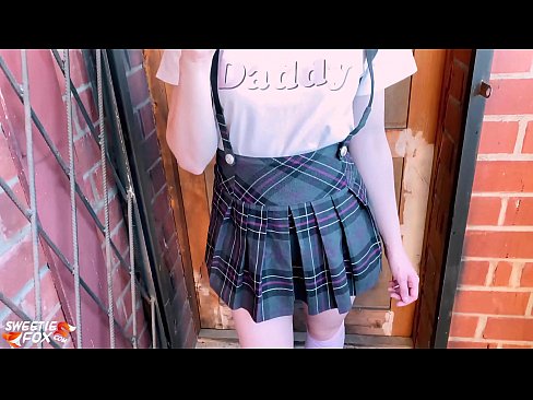 ❤️ Schoolgirl sûget har lul djip en neukt ynstee fan klassen. Porno op fy.hentaiteca.ru ﹏