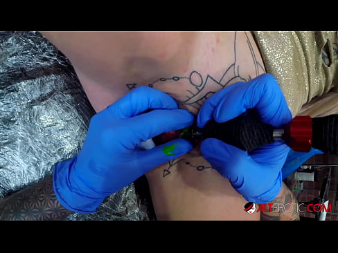 ❤️ Ekstreem tattooed hottie Sully Savage krige in tattoo op har klitoris Porno op fy.hentaiteca.ru ﹏